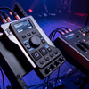 M-Live BBeat Backingplayer im Live-Rack neben Yamaha MODX M