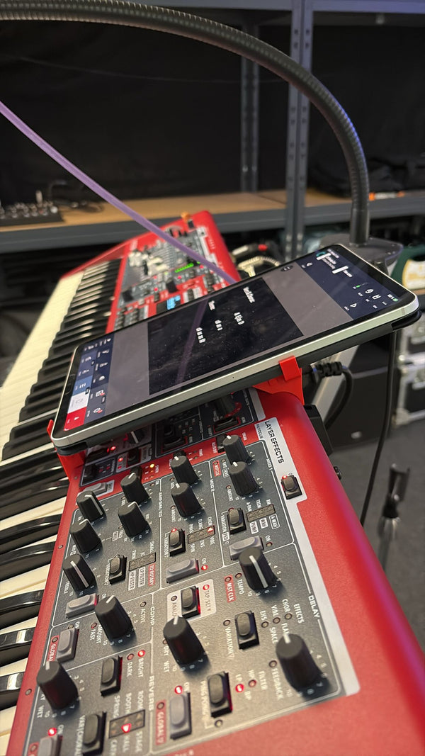 Nord Stage 3 88 iPad / Samsung Tablet Halterung, quer und hoch