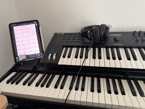 Adjustable holder for the Korg Kronos 2 iPad tablet
