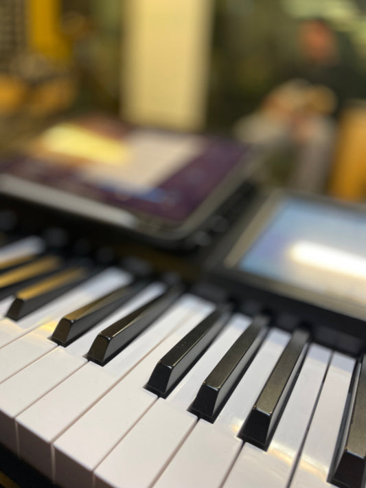 iPad Halter für Keyboards, wieso ist er wie er ist und was gibt es für Varianten? - Thorsten Hillmann Keyboard-Sounds